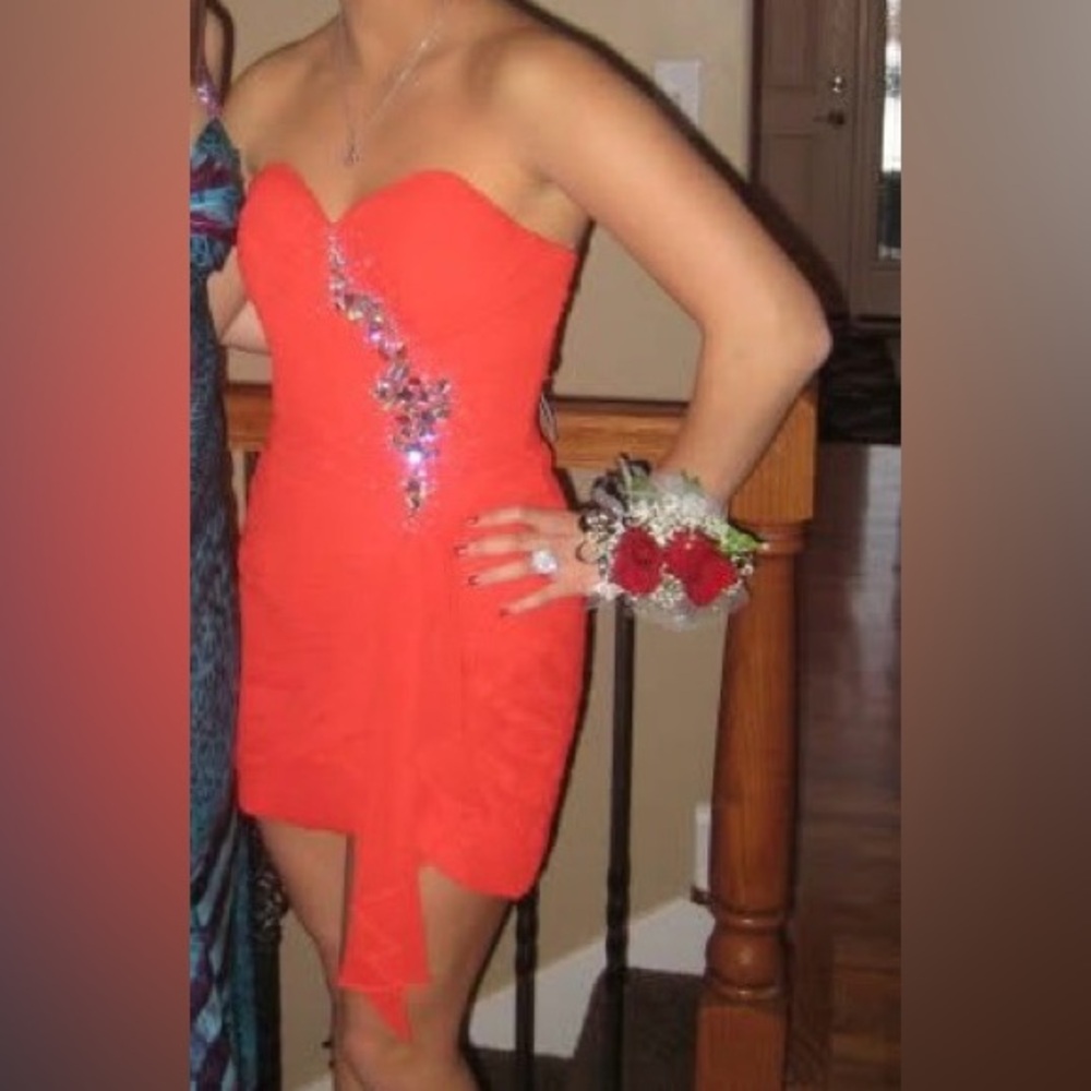 TONY BOWLS - Red Ruched Strapless Mini Dress